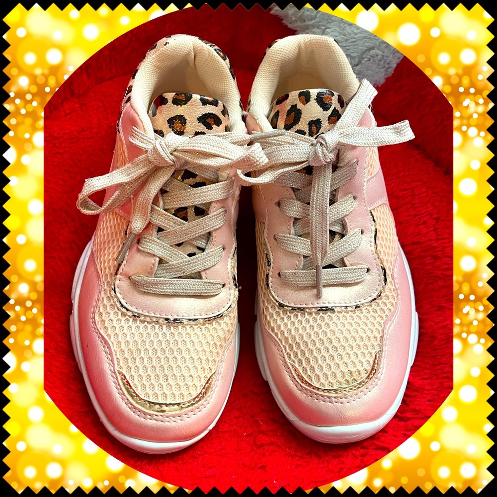 Pink rose gold Lepoard print tennis Shoes!💖⭐️